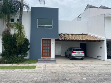 CASA EN RENTA FRACC VISTA REAL ZONA ANGELOPOLIS