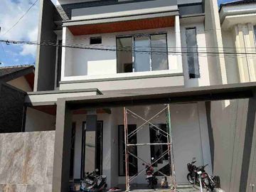 Rumah Tropis Kontemporer Di Purwomartani