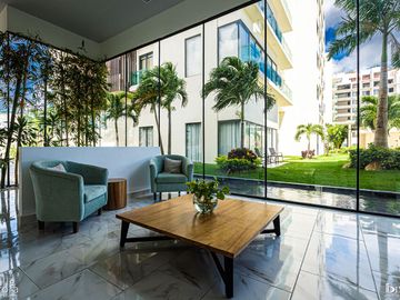 Departamento de Lujo de 2 Recámaras en Venta | Alta Plusvalía en Nuevo Centro Urbano, Playa del Carmen.