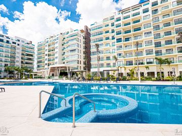 Departamento de Lujo de 2 Recámaras en Venta | Alta Plusvalía en Nuevo Centro Urbano, Playa del Carmen.