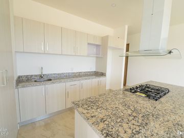 Departamento de Lujo de 2 Recámaras en Venta | Alta Plusvalía en Nuevo Centro Urbano, Playa del Carmen.