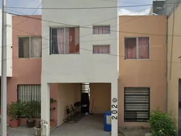 CASA EN REMATE BANCARIO EN RENACERES RESIDENCIAL APODACA NUEVO LEON