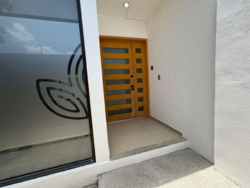 Casa en VENTA en Fracc. Tejeda | Amplio Terreno de 400 m², Jardín, Terraza y Excelente Ubicación
