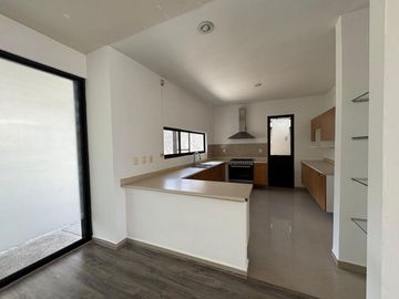 Casa en VENTA en Fracc. Tejeda | Amplio Terreno de 400 m², Jardín, Terraza y Excelente Ubicación