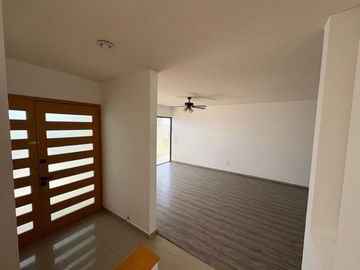 Casa en VENTA en Fracc. Tejeda | Amplio Terreno de 400 m², Jardín, Terraza y Excelente Ubicación