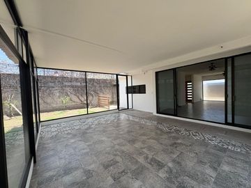 Casa en VENTA en Fracc. Tejeda | Amplio Terreno de 400 m², Jardín, Terraza y Excelente Ubicación