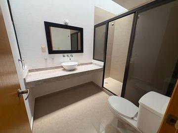 Casa en VENTA en Fracc. Tejeda | Amplio Terreno de 400 m², Jardín, Terraza y Excelente Ubicación
