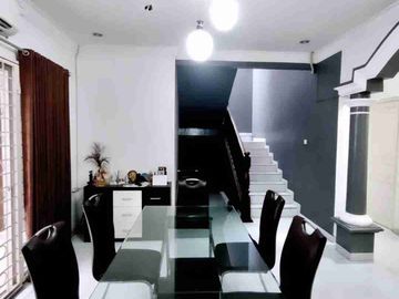 Di jual  Rumah Mewah, Nyaman, siap huni, Kota Wisata, kab. Bogor.