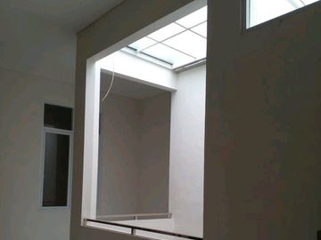 RON.A2443 RUMAH DHARMAHUSADA INDAH BARAT SURABAYA KAWASAN PREMIUM