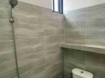 Di jual rumah modern 2 lantai Cipinang Jakarta timur
