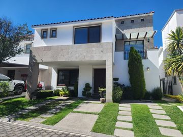 CASA EN VENTA EN METEPEC. CONDADO DEL VALLE