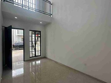 Dijual Cepat Rumah 2 Lantai Beverly Green Sudah Renovasi