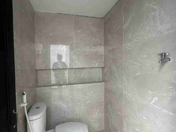 Dijual Cepat Rumah 2 Lantai Beverly Green Sudah Renovasi