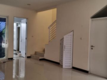 Y. DISEWAKAN RUMAH SIAP HUNI CLUSTER PINEWOOD TAMAN KOPO INDAH 5 (TKI 5) BANDUNG