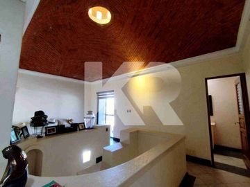 CASA EN VENTA DENTRO DEL FRACCIONAMIENTO EN JERÓNIMO DE AHUATEPEC EN LA ZONA DORADA, CUERNAVACA, MORELOS. COSTO: $7,650.000.00 MXN