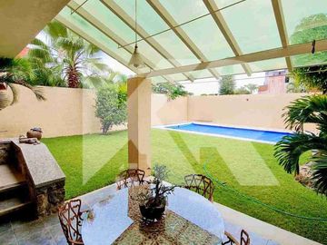 CASA EN VENTA DENTRO DEL FRACCIONAMIENTO EN JERÓNIMO DE AHUATEPEC EN LA ZONA DORADA, CUERNAVACA, MORELOS. COSTO: $7,650.000.00 MXN