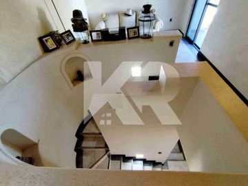 CASA EN VENTA DENTRO DEL FRACCIONAMIENTO EN JERÓNIMO DE AHUATEPEC EN LA ZONA DORADA, CUERNAVACA, MORELOS. COSTO: $7,650.000.00 MXN