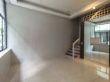 FOR LEASE – Brand-New Townhouse in Project 8, Quezon City 🏡