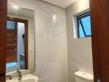 FOR LEASE – Brand-New Townhouse in Project 8, Quezon City 🏡