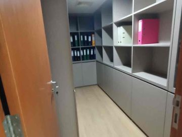 OFFICE PREMIUM FULL FURNISHED DI NEO SOHO PANCORAN – STRATA TITLE | 94 m² | HANYA Rp3,5 M NEGO!