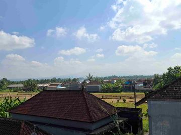 dijual bangunan 3 lantai dengan view gunung dan sawah siap di pergunan untuk usaha