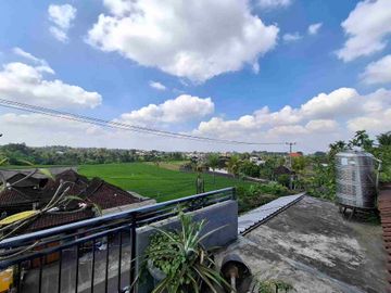 dijual bangunan 3 lantai dengan view gunung dan sawah siap di pergunan untuk usaha
