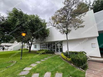 Departamento de 2 habitaciones en el piso 15 en venta, residencial Nidum, edificio con amenidades como alberca, gimnasio, roof top, a 5 minutos de Tec de Monterrey, Ibero y Angelópolis.