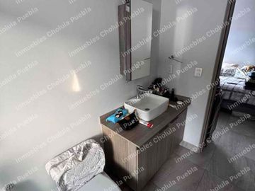 Departamento de 2 habitaciones en el piso 15 en venta, residencial Nidum, edificio con amenidades como alberca, gimnasio, roof top, a 5 minutos de Tec de Monterrey, Ibero y Angelópolis.