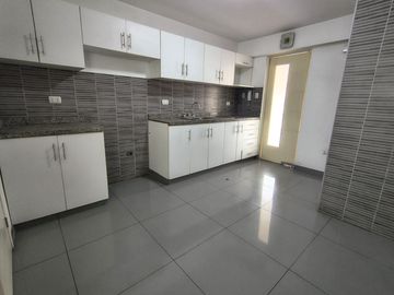 SURCO VENTA AMPLIO DEPARTAMENTO 126 M2  3 DORMITORIOS URB. CHAMA