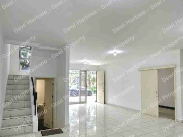 Disewakan Rumah Hoek di Cluster Azalea Gading Serpong (Baru renovasi dan terawat)