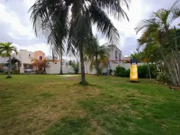 CASA ADJUDICADA SIN POSESIÓN EN FRACC. JARDINES DE LA COSTA, CANCÚN, QUINTANA ROO