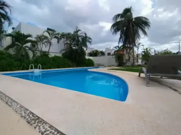 CASA ADJUDICADA SIN POSESIÓN EN FRACC. JARDINES DE LA COSTA, CANCÚN, QUINTANA ROO
