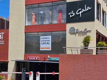 Arriendo local comercial en av principal Cumbaya - Universidad San Franciso