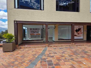 Arriendo local comercial en av principal Cumbaya - Universidad San Franciso