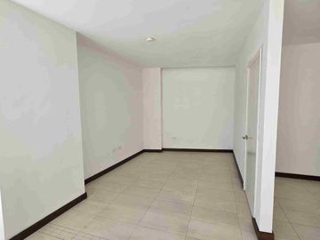 Arriendo local comercial en av principal Cumbaya - Universidad San Franciso