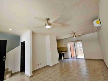 RENTA DE CASA EN CANCÚN ISLA AZUL zona GUAYACAN en privada