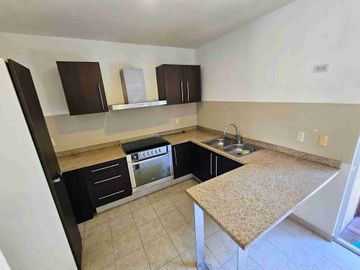 RENTA DE CASA EN CANCÚN ISLA AZUL zona GUAYACAN en privada