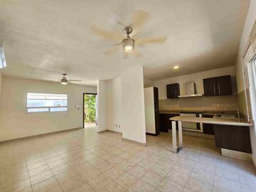 RENTA DE CASA EN CANCÚN ISLA AZUL zona GUAYACAN en privada