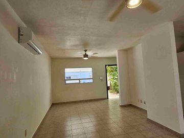 RENTA DE CASA EN CANCÚN ISLA AZUL zona GUAYACAN en privada
