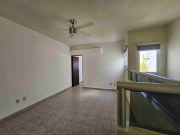 RENTA DE CASA EN CANCÚN ISLA AZUL zona GUAYACAN en privada