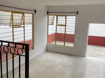RENTO CASA CERCA DE ESTACION DE TREN INTRURBANO, A 2 MINUTOS DE CU TOLUCA
