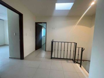 SUPER OPORTUNIDAD DE INVERSIÓN EN CUERNA CASA SEMINUEVA EN VENTA