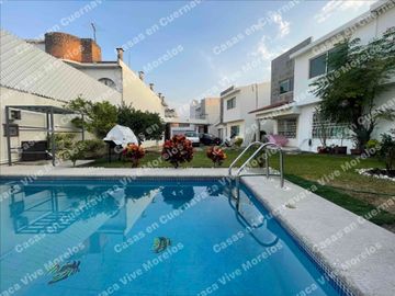 SUPER OPORTUNIDAD DE INVERSIÓN EN CUERNA CASA SEMINUEVA EN VENTA