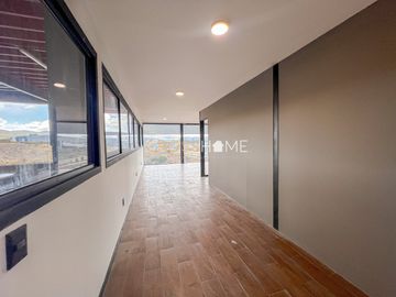 Oficina en Renta en Jurica | Acceso Privado y Vista Panorámica Cerca de Antea