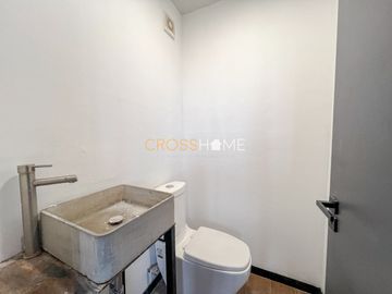 Oficina en Renta en Jurica | Acceso Privado y Vista Panorámica Cerca de Antea