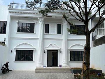 Dijual Rumah Bergaya modern Classic dengan Kolam Renang di Sentul City Bogor