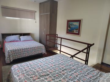 Suite con dos pisos amoblada de alquiler en Conjunto Cerrado de Miraflores.