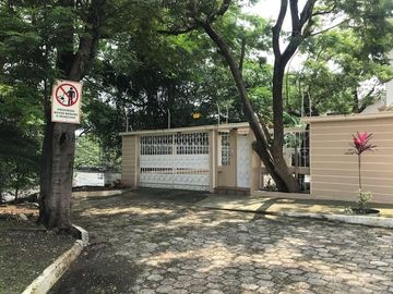 Suite con dos pisos amoblada de alquiler en Conjunto Cerrado de Miraflores.