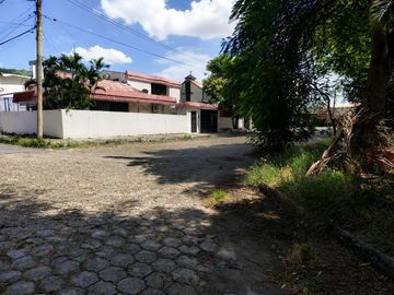 Suite con dos pisos amoblada de alquiler en Conjunto Cerrado de Miraflores.