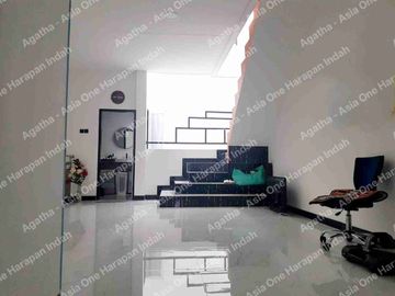 Rumah Bangunan Baru 3setengah lantai di Pulo Asem Jakarta Timur
